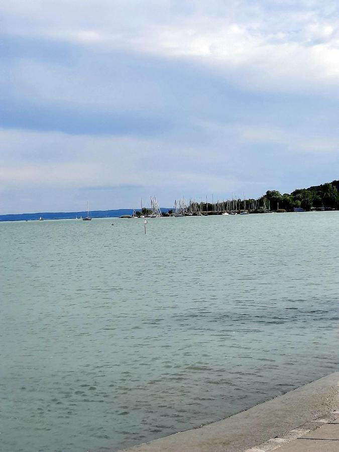 شقة Harmonia Vendeghaz Balatonalmádi المظهر الخارجي الصورة